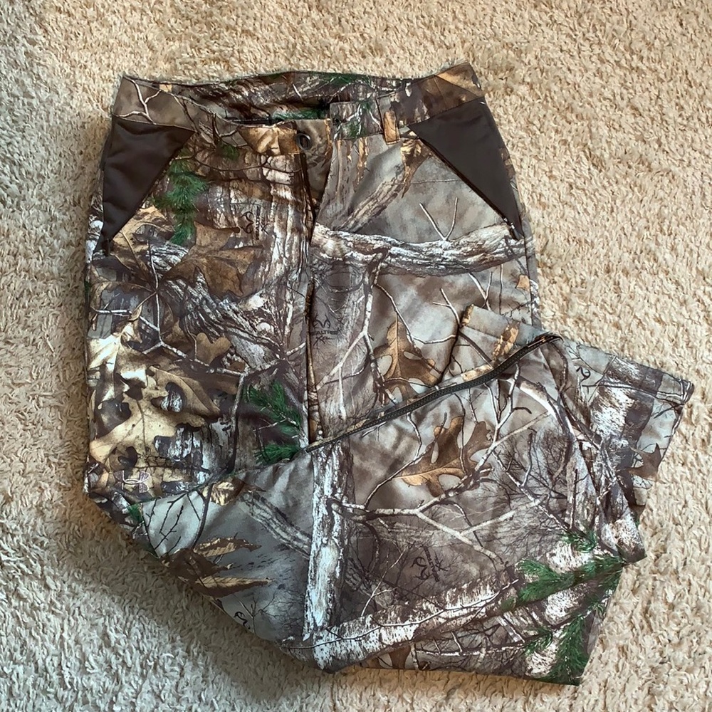 Women’s Under Armour camo hunting pants